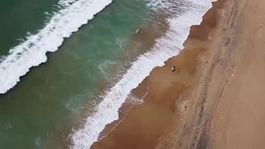 三亚海面沙滩海水航拍视频的预览图